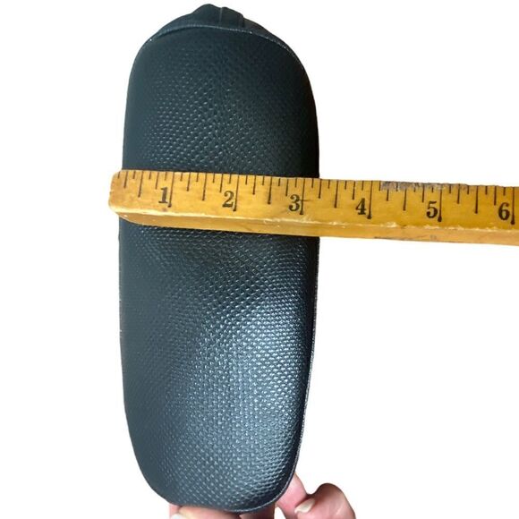 Gucci lizard Embossed Leather Baguette Handbag Black goldtone hardware zip close - Picture 4 of 13